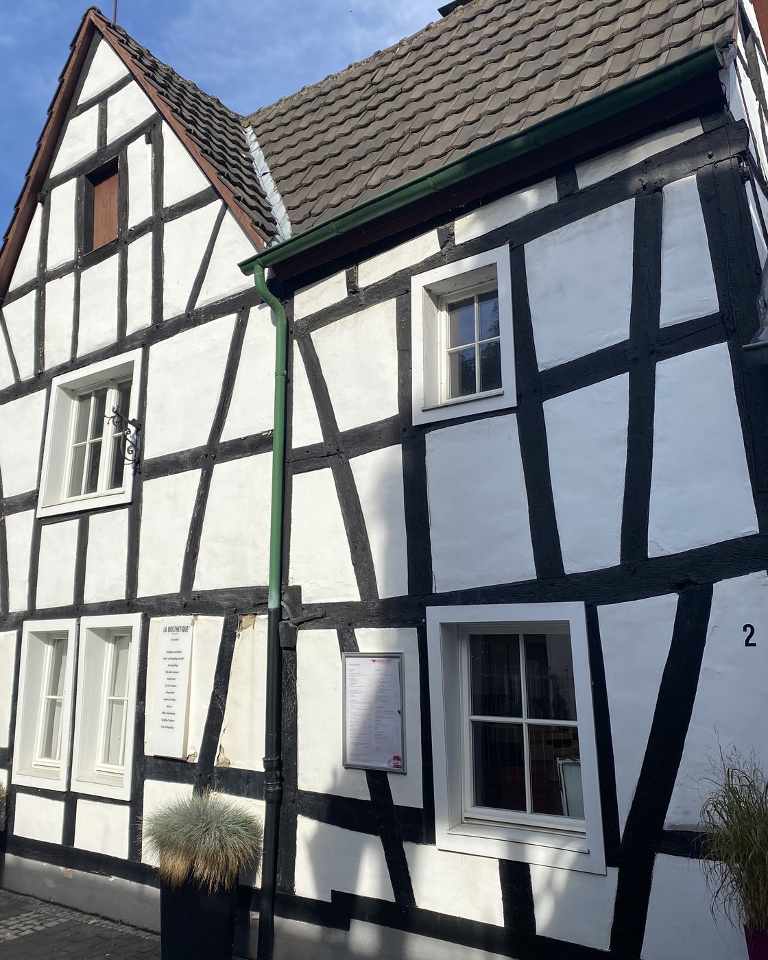 Denkmalgeschütztes Fachwerkhaus in der Godesberger Straße 2 in Königswinter – Salon Prinz